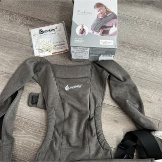 エルゴベビー(Ergobaby)のエルゴエンブレース抱っこ紐♥️新品同様(抱っこひも/おんぶひも)