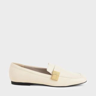 チャールズアンドキース(Charles and Keith)のメタリックバックル ペニーローファー 【再入荷】（Chalk）(ローファー/革靴)