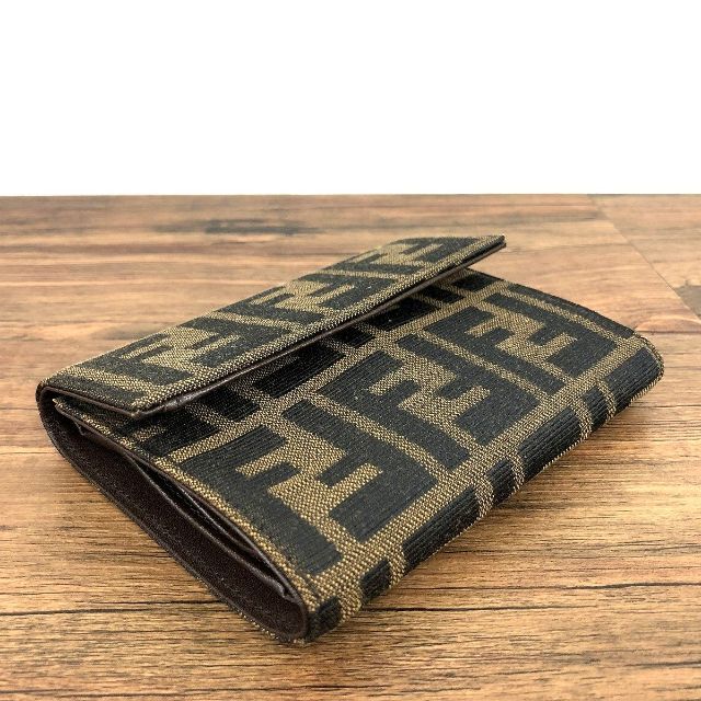 即納&大特価】 FENDI - 未使用品 FENDI 三つ折り財布 ズッカ柄 箱付き