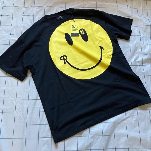 RAF SIMONS(ラフシモンズ)の新品　RAF SIMONS SMILEY Tシャツ　Lサイズ メンズのトップス(Tシャツ/カットソー(半袖/袖なし))の商品写真