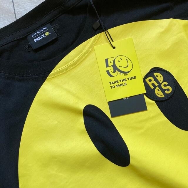 RAF SIMONS(ラフシモンズ)の新品　RAF SIMONS SMILEY Tシャツ　Lサイズ メンズのトップス(Tシャツ/カットソー(半袖/袖なし))の商品写真