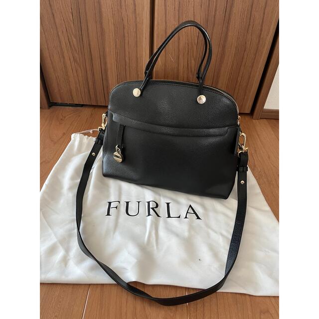 FURLA フルラ パイパー　ブラック　Mサイズ