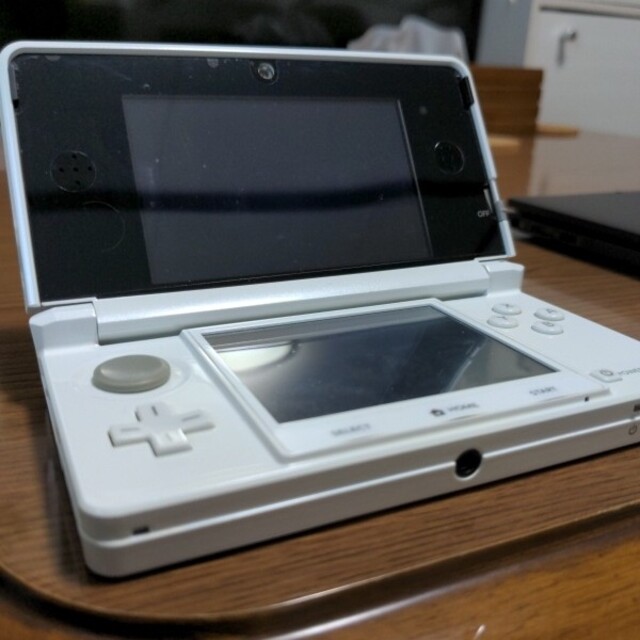 ニンテンドー3DS(ニンテンドー3DS)の任天堂3DS2台＆ソフト21本＆ケース付き エンタメ/ホビーのゲームソフト/ゲーム機本体(携帯用ゲーム機本体)の商品写真