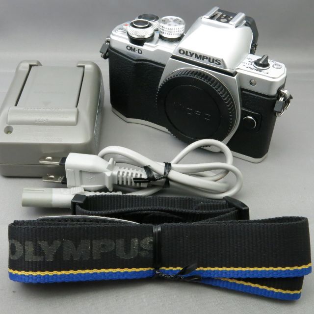 特典付き予約  E−PL6 女性に人気のホワイトカラー、ショット極小で大満足❤️OLYMPUS デジタルカメラ