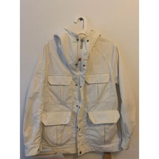 ザノースフェイス(THE NORTH FACE)のthe north face マウンテンパーカー　s 白(マウンテンパーカー)