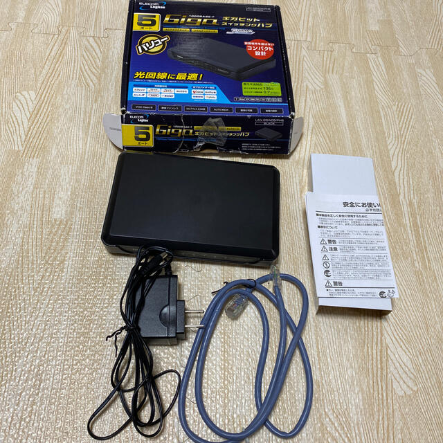 ELECOM(エレコム)のLogitec スイッチングハブ LAN-GSW05/PHB スマホ/家電/カメラのスマホ/家電/カメラ その他(その他)の商品写真