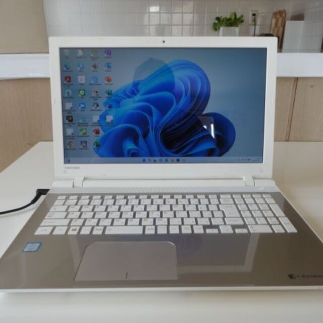 東芝 - ✨激安 i3 6100U★メモリ8GB・SSD500GB★超美品サテンゴールド✨