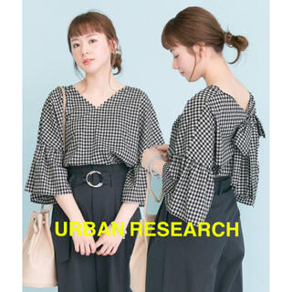 アーバンリサーチ(URBAN RESEARCH)のほぼ新品★ URBAN RESEARCH BACKリボンギンガムブラウス(シャツ/ブラウス(半袖/袖なし))