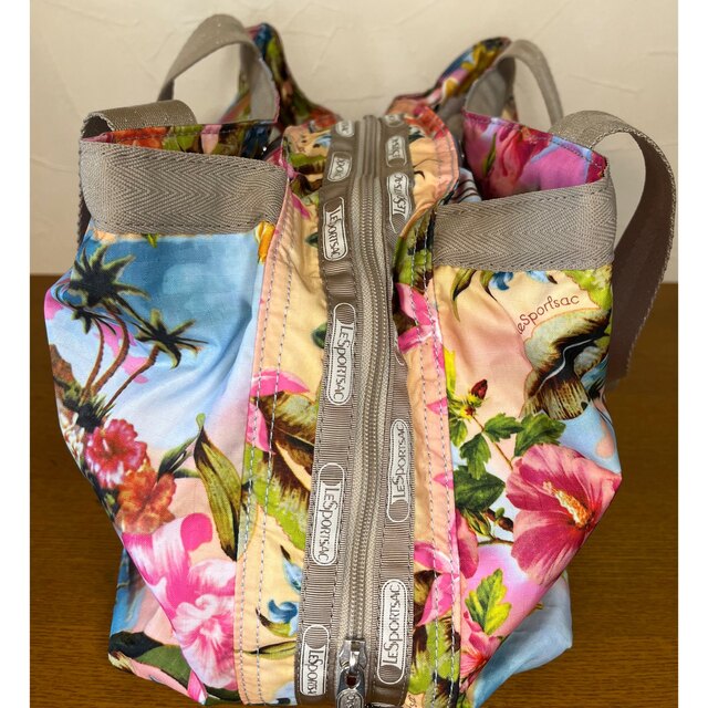 LeSportsac(レスポートサック)の値下げ🌺レスポートサック　手提げ　ハワイ　 レディースのバッグ(トートバッグ)の商品写真