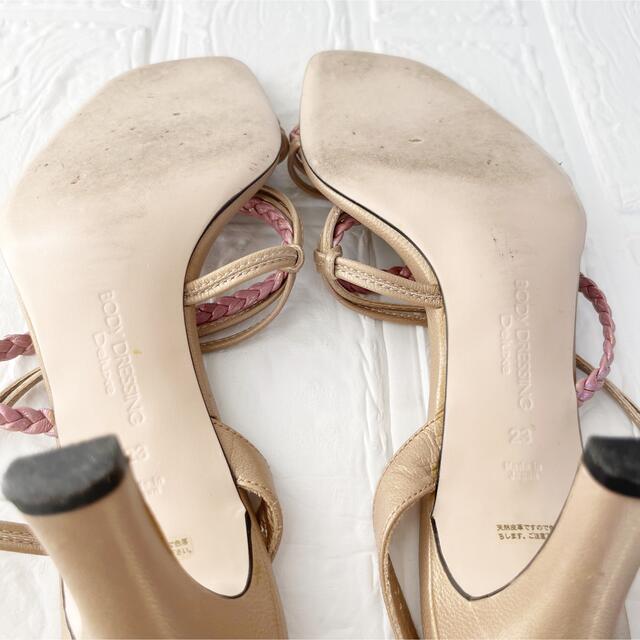 BODY DRESSING Deluxe(ボディドレッシングデラックス)のボディドレッシング サンダル ゴールドベージュ ピンク 靴 ヒール レディースの靴/シューズ(サンダル)の商品写真