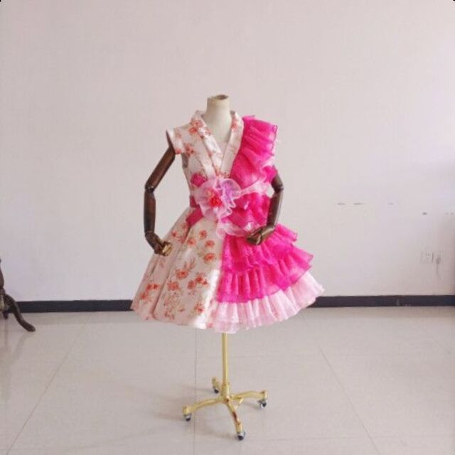 ステージドレス　演出ドレス　可愛いピンク系　フリルたっぷり　ももいろ衣装