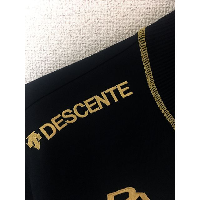 DESCENTE(デサント)の【美品】DESCENTE デサント ゴールド刺繍 ジャージ M 黒 メンズのトップス(ジャージ)の商品写真