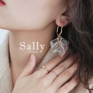 フレイアイディー(FRAY I.D)のsale【ゴールド】クリア　花びらモチーフピアスポストsv 925 (ピアス)