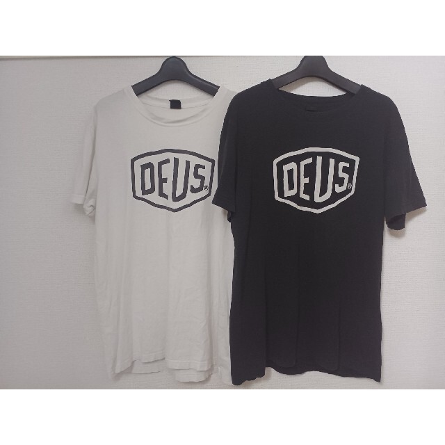 Deus ex Machina(デウスエクスマキナ)のデウス DEUS Tシャツ 2着セット 白黒 L メンズのトップス(Tシャツ/カットソー(半袖/袖なし))の商品写真