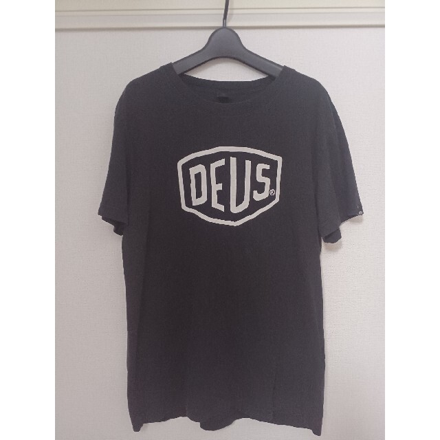 Deus ex Machina(デウスエクスマキナ)のデウス DEUS Tシャツ 2着セット 白黒 L メンズのトップス(Tシャツ/カットソー(半袖/袖なし))の商品写真
