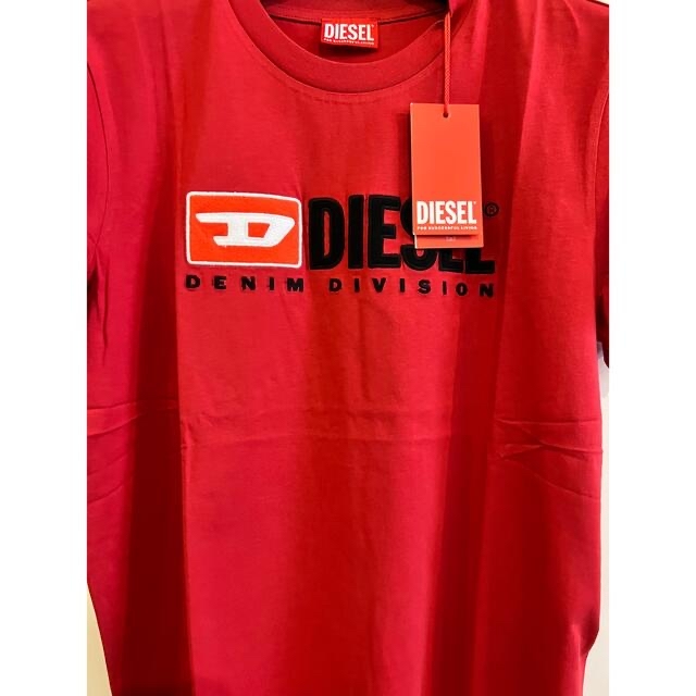 DIESEL(ディーゼル)の新品未使用！　ディーゼル　DIESEL  Tシャツ　レッドXL レディースのトップス(Tシャツ(半袖/袖なし))の商品写真