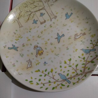 スカイラーク(すかいらーく)の市川和美デザイン　小鳥と少年の春色皿　B春のさえずり　ガスト(食器)