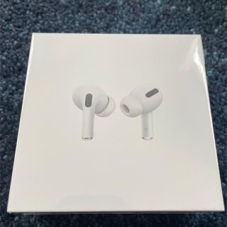 アップル(Apple)のAirPods Pro エアポッズ　イヤホン　Apple(ヘッドフォン/イヤフォン)