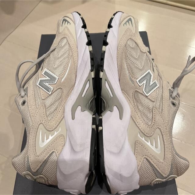 New Balance(ニューバランス)のtk shop様専用 New Balance ML725G 28.0 Beige メンズの靴/シューズ(スニーカー)の商品写真