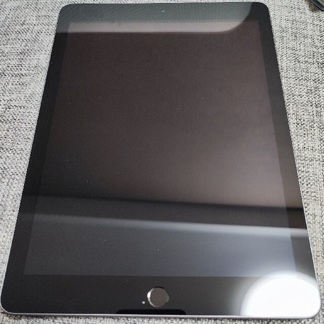 iPad(アイパッド)のipad 6 第6世代　wifi a1893 32gb　美品 スマホ/家電/カメラのPC/タブレット(タブレット)の商品写真