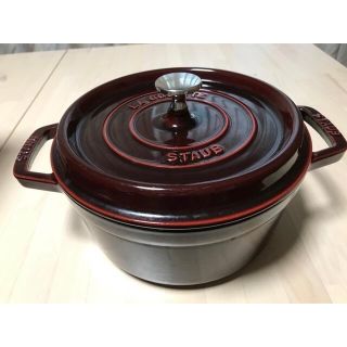 ストウブ(STAUB)のストウブ　STAUB ココットラウンド　22cm グレナディンレッド(鍋/フライパン)