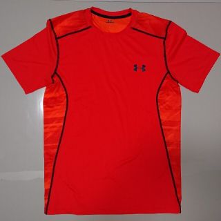 アンダーアーマー(UNDER ARMOUR)のUNDER ARMOUR　シャツ　Ｓサイズ(トレーニング用品)