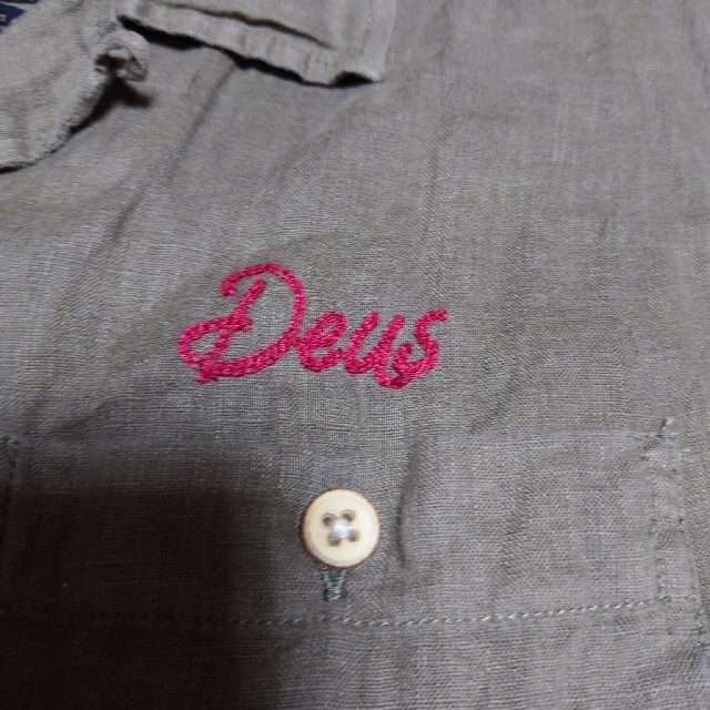 Deus ex Machina(デウスエクスマキナ)のデウスエクスマキナ 刺繍ロゴ半袖シャツ メンズのトップス(シャツ)の商品写真