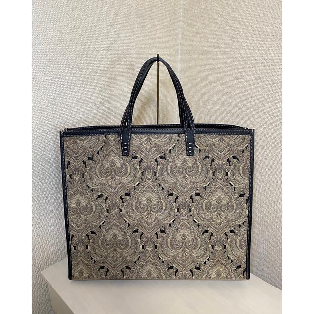 A VACATION(アヴァケーション)の【A VACATION】TANK TOTE BAG/PAISLEY BLACK レディースのバッグ(トートバッグ)の商品写真