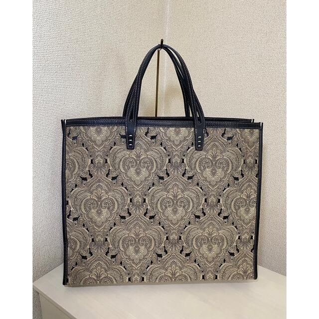 A VACATION(アヴァケーション)の【A VACATION】TANK TOTE BAG/PAISLEY BLACK レディースのバッグ(トートバッグ)の商品写真