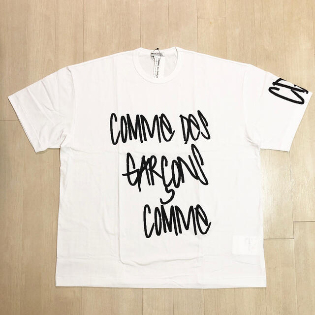 COMME des GARCONS(コムデギャルソン)の限定 送料込 新品 コムデギャルソン オーバーサイズ 手書きロゴTシャツ メンズのトップス(Tシャツ/カットソー(半袖/袖なし))の商品写真