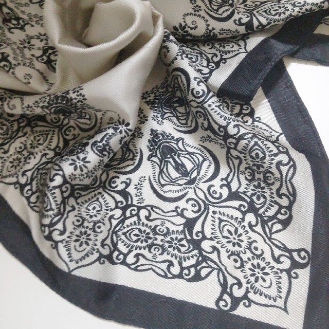 新品 スカーフ レディースのファッション小物(バンダナ/スカーフ)の商品写真