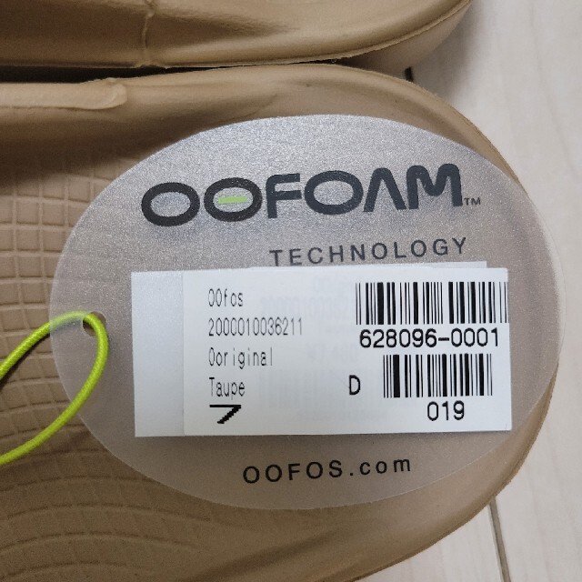 OOFOS(ウーフォス)のちさと様専用　ウーフォス OOFOS リカバリーサンダル メンズの靴/シューズ(サンダル)の商品写真