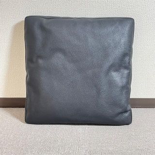 arflex アルフレックスHLE 牛革クッション43cm×43cmブラック美品(クッション)