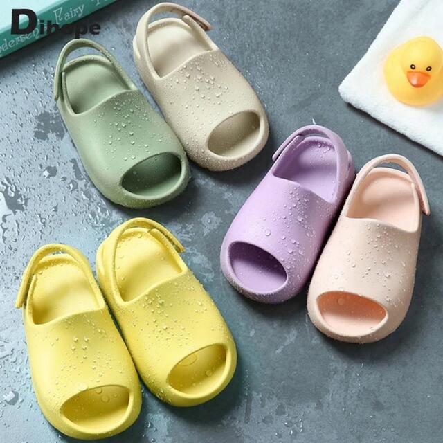 crocs(クロックス)のキッズ　子供用　サマーサンダル　カラフル キッズ/ベビー/マタニティのベビー靴/シューズ(~14cm)(サンダル)の商品写真