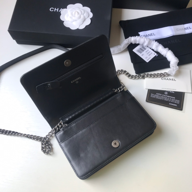 CHANELチェーンウォレット(ボーイシャネルチェーンウォレット