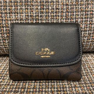 コーチ(COACH)のコーチ　三つ折り財布　ブラウンシグネチャー×ブラック(折り財布)