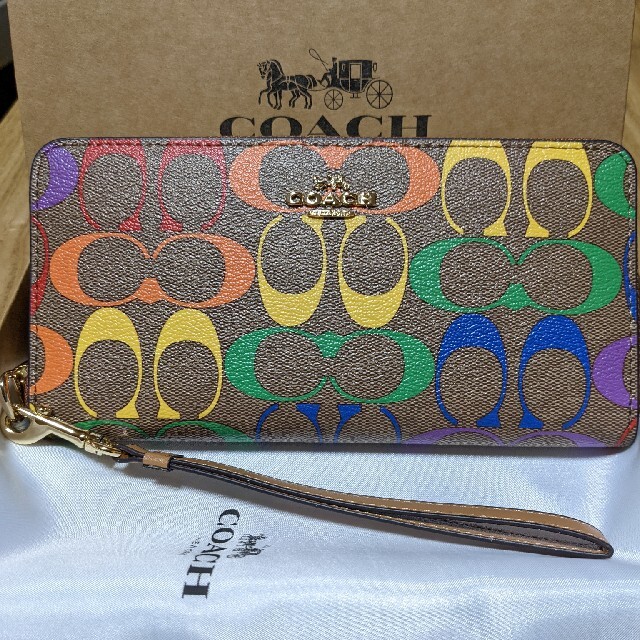 COACH(コーチ)のCOACH  長財布　カラフルシグネチャー レディースのファッション小物(財布)の商品写真