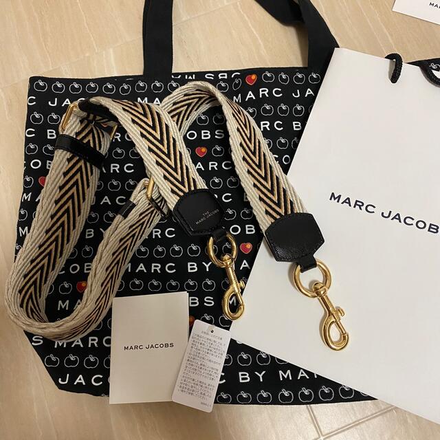 MARC JACOBS(マークジェイコブス)のおまけ付マークジェイコブス　ARROW WEBBING STRAP  BLACK レディースのバッグ(その他)の商品写真