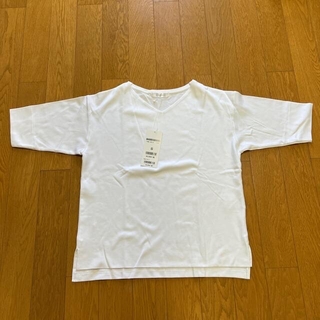 ドゥクラッセ(DoCLASSE)のドゥクラッセTシャツ　V首　5分袖袖　s 白と黒(Tシャツ(長袖/七分))