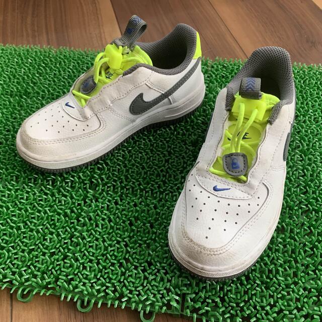 NIKE(ナイキ)のNIKE フォース1 トグル【17cm】 キッズ/ベビー/マタニティのキッズ靴/シューズ(15cm~)(スニーカー)の商品写真