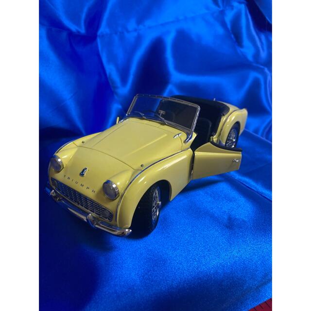 ④KYOSHO TRIUMPH TR9A 1/18 黄おもちゃ/ぬいぐるみ