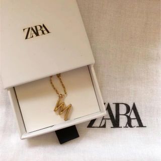 ザラ(ZARA)のZARA ザラ　イニシャルネックレス　M 新品未使用(ネックレス)