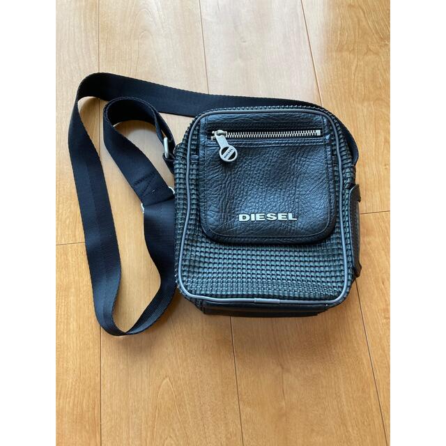 DIESEL(ディーゼル)のディーゼル　ショルダーバック メンズのバッグ(ショルダーバッグ)の商品写真