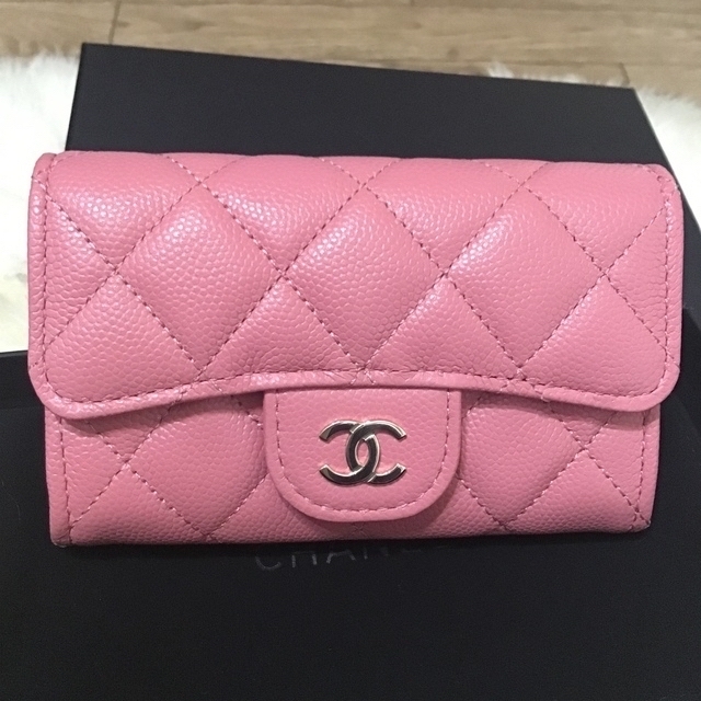 CHANEL(シャネル)のシャネル　カードケース　新品未使用　トミ様専用 レディースのファッション小物(名刺入れ/定期入れ)の商品写真