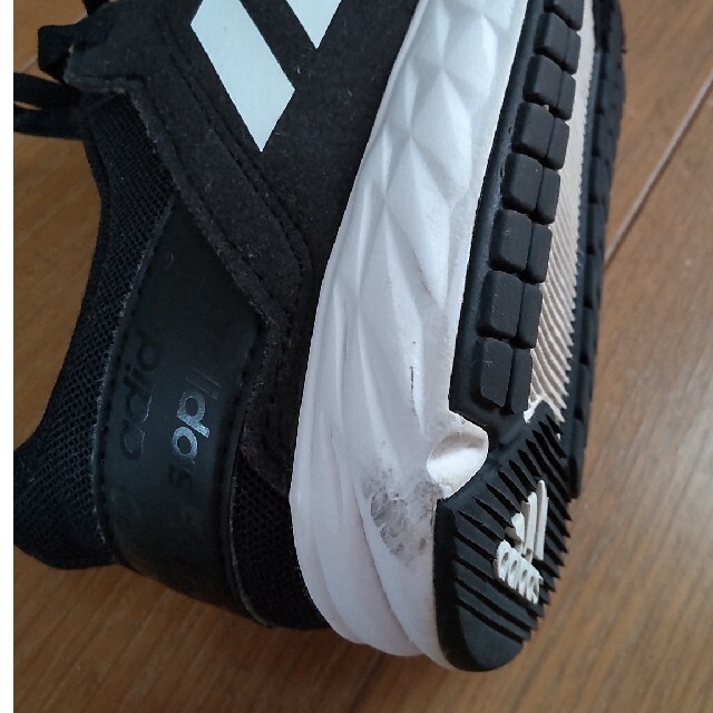 adidas(アディダス)のadidasスニーカージュニア　22.5 キッズ/ベビー/マタニティのキッズ靴/シューズ(15cm~)(スニーカー)の商品写真