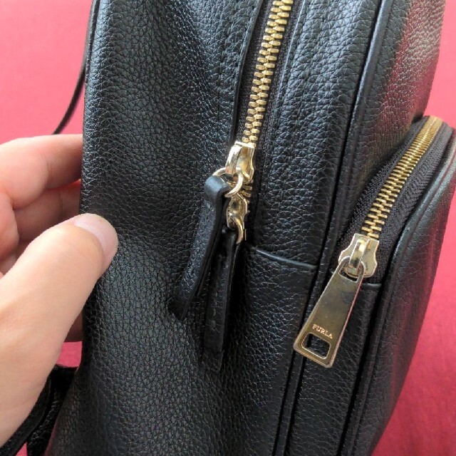 Furla(フルラ)のフルラ フリーダ リュック オールレザー シボ革 多収納 ブラック レディースのバッグ(リュック/バックパック)の商品写真