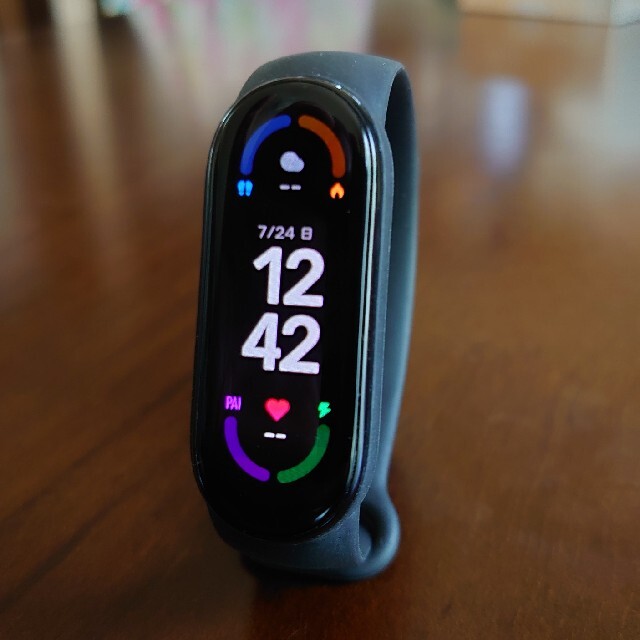 【美品】miband 6 日本正規品 新品バンド2本 新品画面保護シール 付 スマホ/家電/カメラのスマホ/家電/カメラ その他(その他)の商品写真