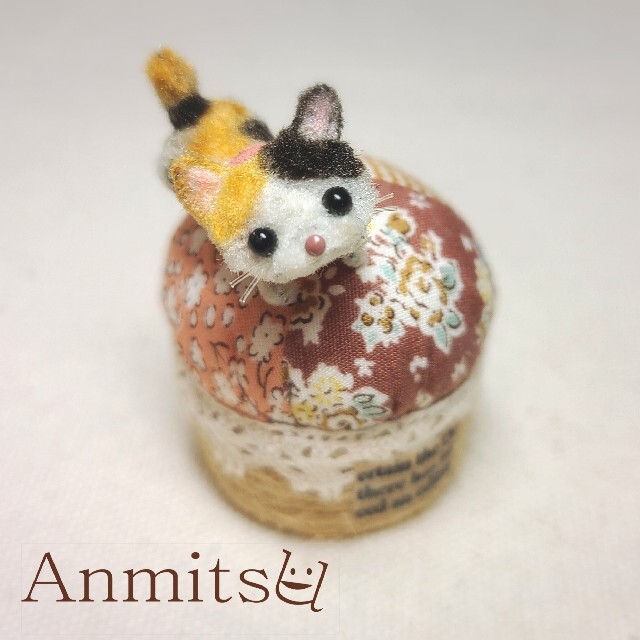 展示用　ピンクッションでごろごろ????　三毛猫　ねこ　猫　にゃんこハンドメイド