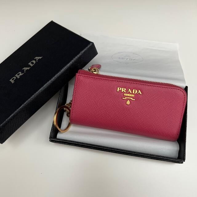 PRADA レザー キーケース 1PP026 サフィアーノ