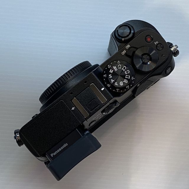 Panasonic(パナソニック)のPanasonic LUMIX GX8 ボディ ブラック スマホ/家電/カメラのカメラ(ミラーレス一眼)の商品写真